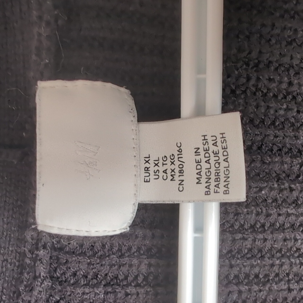 H&M Cardigan - Picture 2 of 2